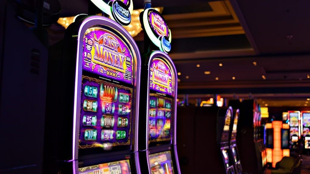 What playing high stakes slots takes much risk?